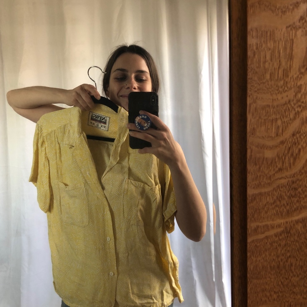 Vintage International News button up 🌞